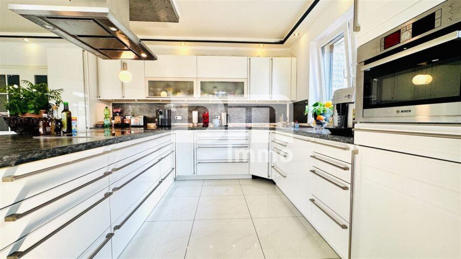 Luxeriöse Stadtvilla mit exklusiver Ausstattung in Traumlage mit vielen hochwertigen Extras - EG Offener Küchenbereich / Einbauküche